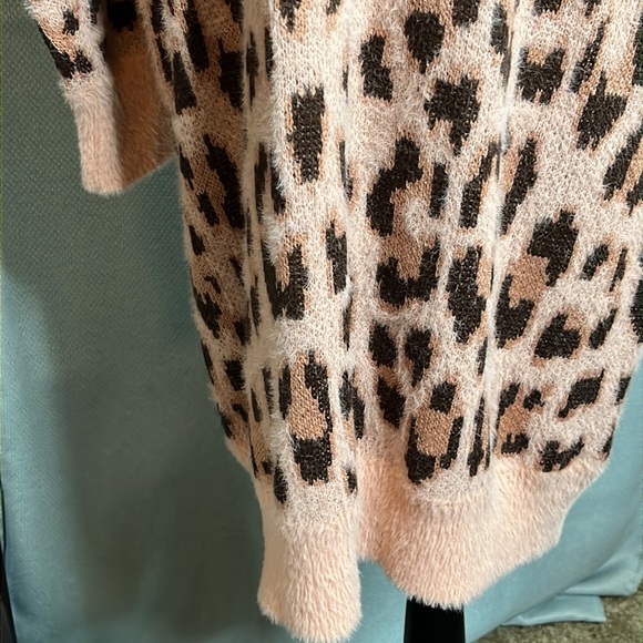 Net.153 NWT Animal Print Sweater S/M - Picture 3 of 3
